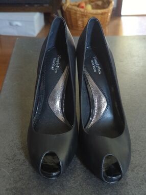 Simply Vera Vera Wang Black Peep-Toe Pumps with Metallic Insole Accents